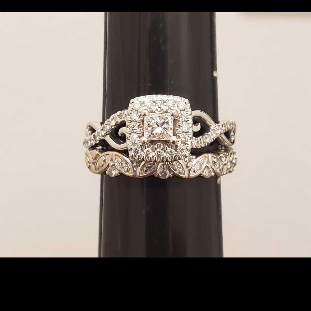 Zales Dazzling 10k gold diamond engagement ring and wedding band set - Picture 11 of 12